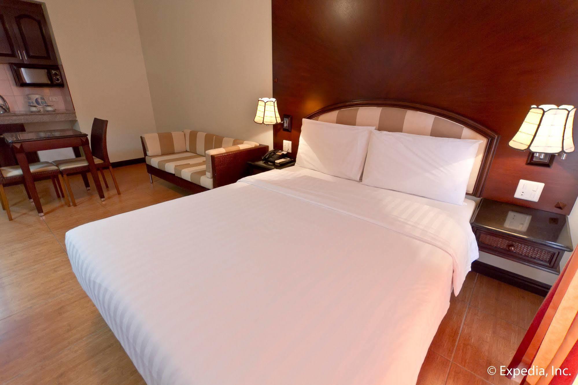 Egi Resort & Hotel Lapu-Lapu City Esterno foto