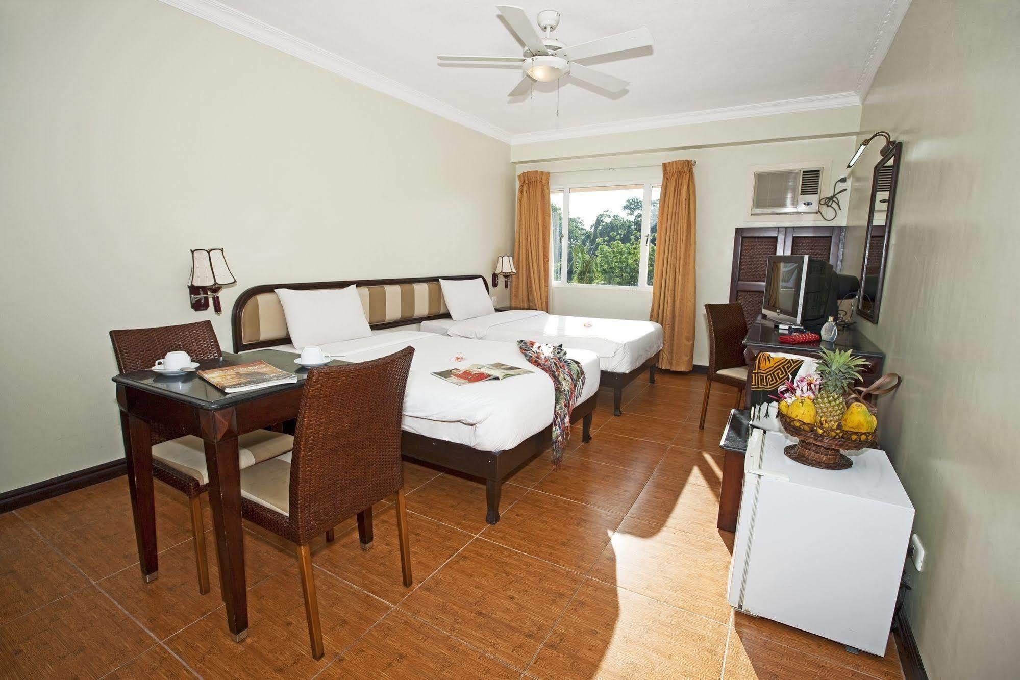 Egi Resort & Hotel Lapu-Lapu City Esterno foto