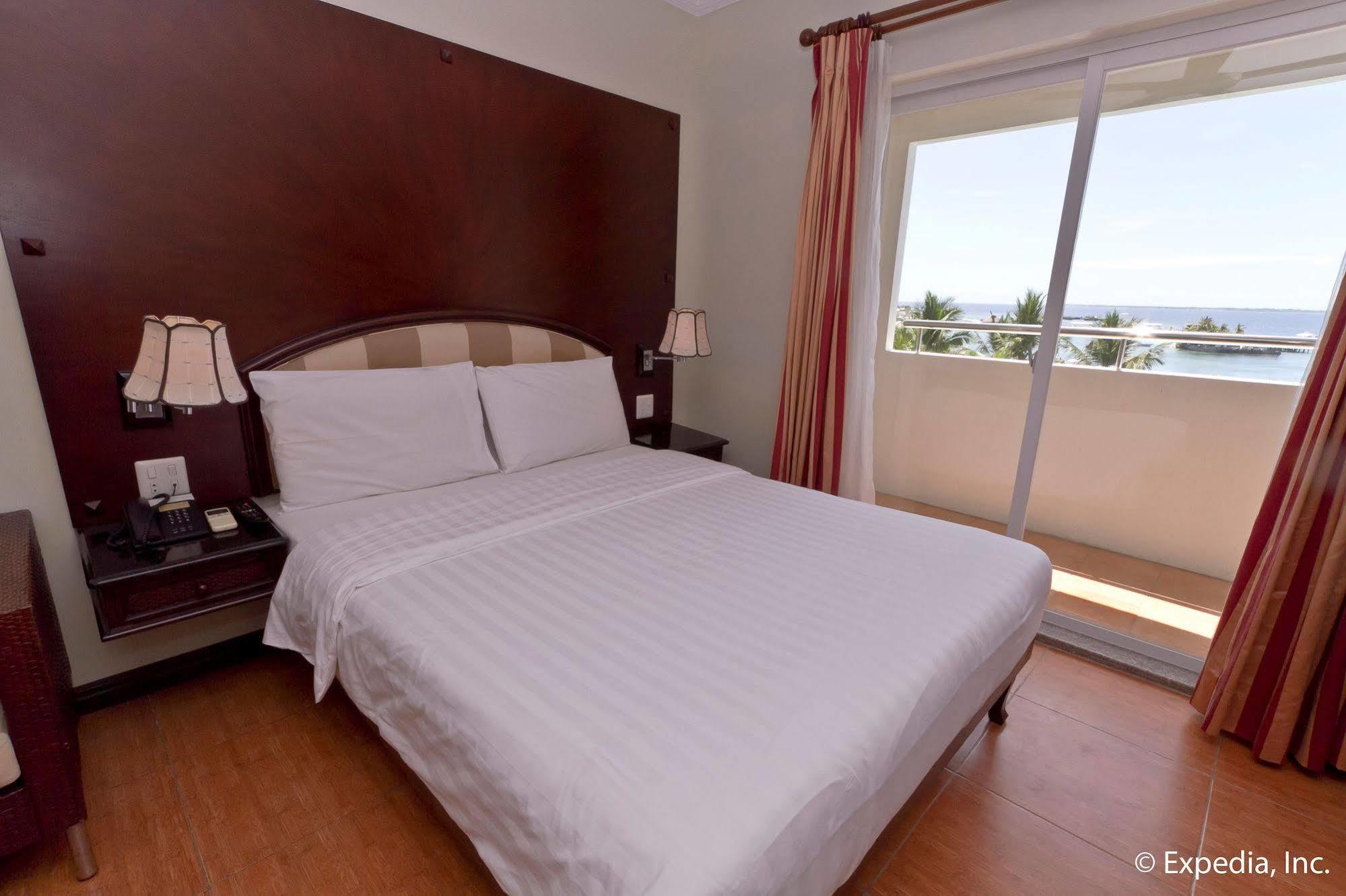 Egi Resort & Hotel Lapu-Lapu City Esterno foto